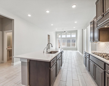 127 Nightshade St - Photo Thumbnail 6