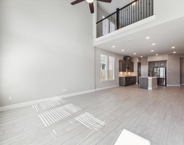 127 Nightshade St - Photo Thumbnail 4