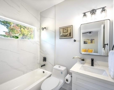 1805 Brooks Street - Photo Thumbnail 11