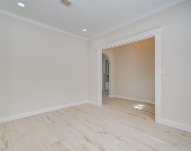 1711 Stone Meadows Lane - Photo Thumbnail 6