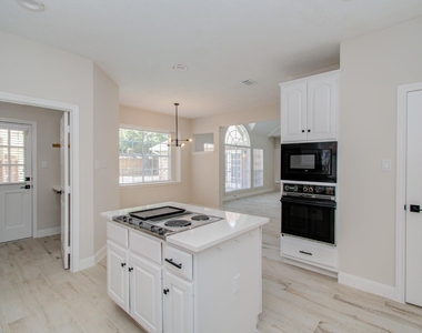 1711 Stone Meadows Lane - Photo Thumbnail 10