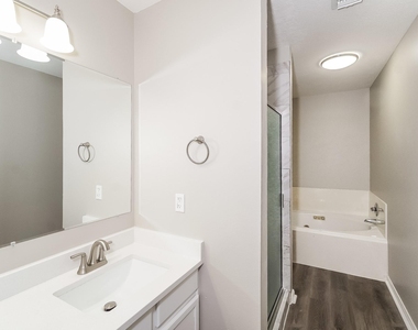 3615 Rolling Springs Lane - Photo Thumbnail 7