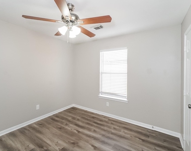 3615 Rolling Springs Lane - Photo Thumbnail 11