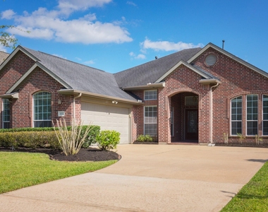 835 Aqua Vista - Photo Thumbnail 1
