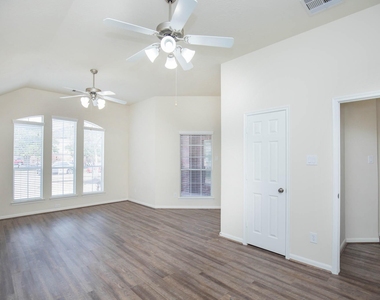 835 Aqua Vista - Photo Thumbnail 4
