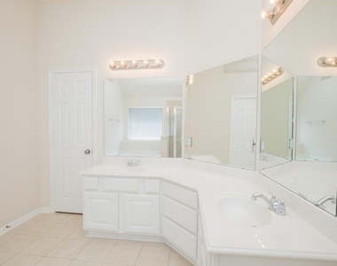 835 Aqua Vista - Photo Thumbnail 28