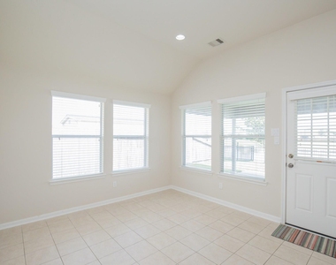 835 Aqua Vista - Photo Thumbnail 8