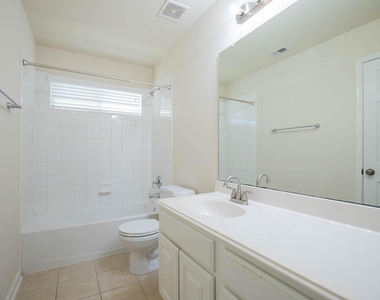 835 Aqua Vista - Photo Thumbnail 32