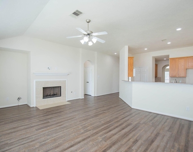 835 Aqua Vista - Photo Thumbnail 16