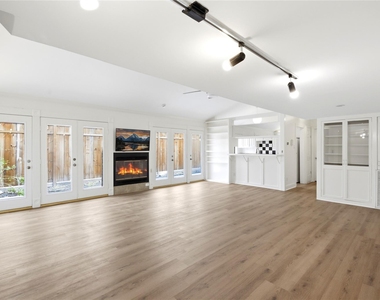 2501 Driscoll Street - Photo Thumbnail 2