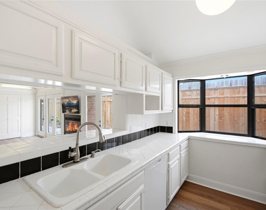 2501 Driscoll Street - Photo Thumbnail 12