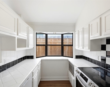 2501 Driscoll Street - Photo Thumbnail 11