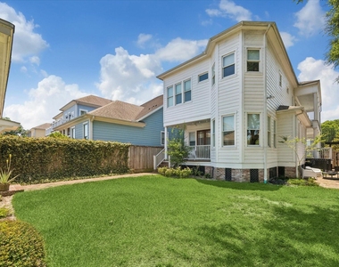 345 W 16th Street - Photo Thumbnail 22