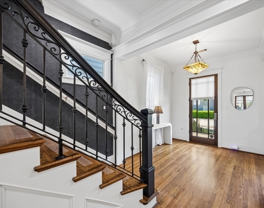 345 W 16th Street - Photo Thumbnail 5