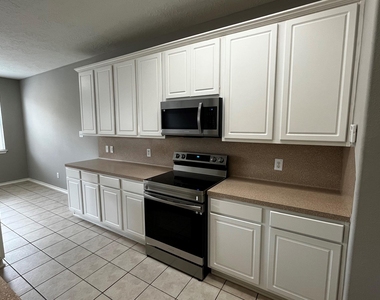 17234 Oakwood Chase Drive - Photo Thumbnail 3