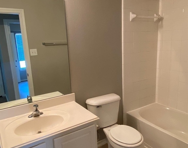 17234 Oakwood Chase Drive - Photo Thumbnail 14