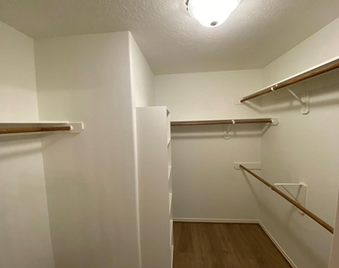17234 Oakwood Chase Drive - Photo Thumbnail 12