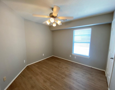 17234 Oakwood Chase Drive - Photo Thumbnail 13