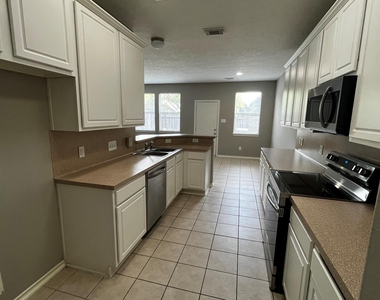 17234 Oakwood Chase Drive - Photo Thumbnail 4