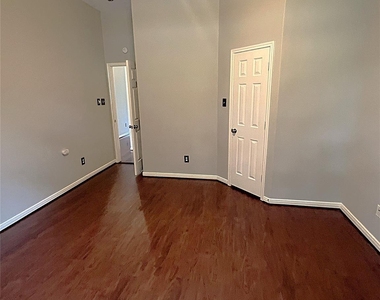 18718 Walden Forest Drive - Photo Thumbnail 6