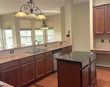 18718 Walden Forest Drive - Photo Thumbnail 10