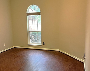 18718 Walden Forest Drive - Photo Thumbnail 5