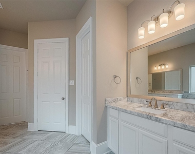 115 N Winter Sunrise Circle - Photo Thumbnail 25
