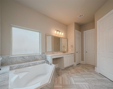 115 N Winter Sunrise Circle - Photo Thumbnail 27