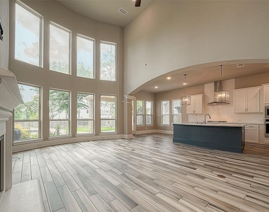 115 N Winter Sunrise Circle - Photo Thumbnail 16