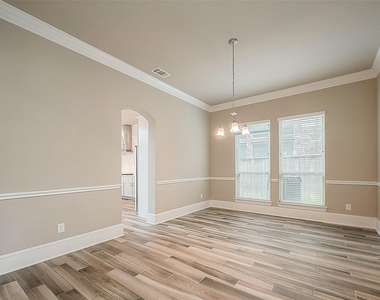 115 N Winter Sunrise Circle - Photo Thumbnail 11