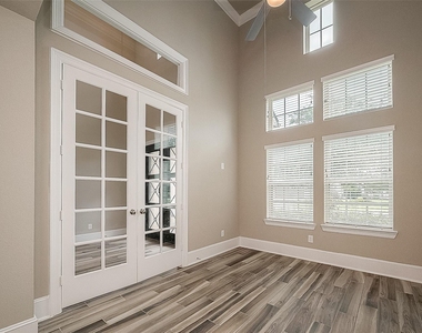 115 N Winter Sunrise Circle - Photo Thumbnail 8