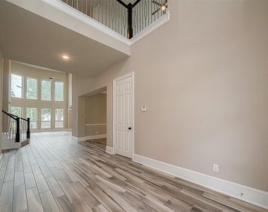 115 N Winter Sunrise Circle - Photo Thumbnail 5