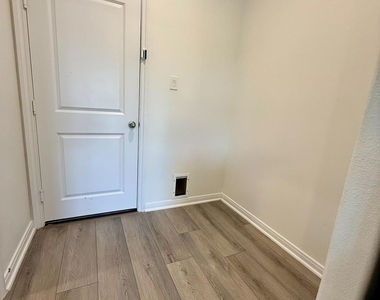11707 Eclipse Drive - Photo Thumbnail 13
