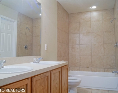 2819 Foster Hill Drive - Photo Thumbnail 22