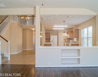 2819 Foster Hill Drive - Photo Thumbnail 12