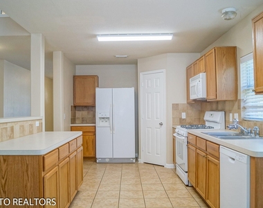 2819 Foster Hill Drive - Photo Thumbnail 7