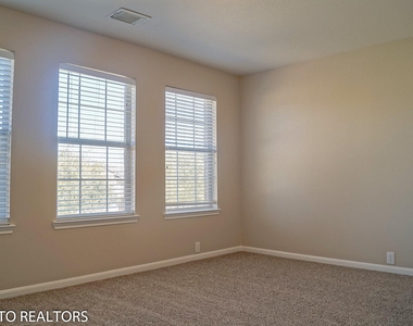 2819 Foster Hill Drive - Photo Thumbnail 23