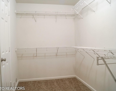 2819 Foster Hill Drive - Photo Thumbnail 18