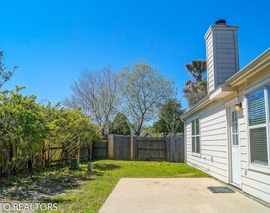 2819 Foster Hill Drive - Photo Thumbnail 2