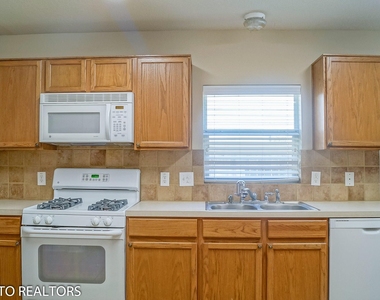 2819 Foster Hill Drive - Photo Thumbnail 6