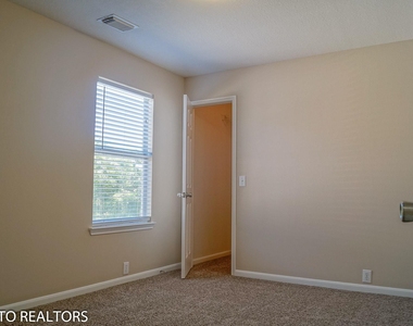 2819 Foster Hill Drive - Photo Thumbnail 24