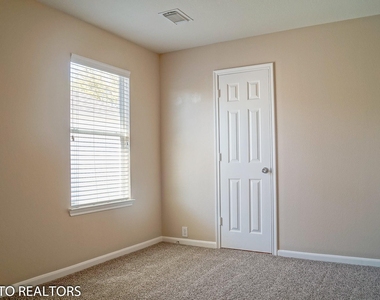 2819 Foster Hill Drive - Photo Thumbnail 21