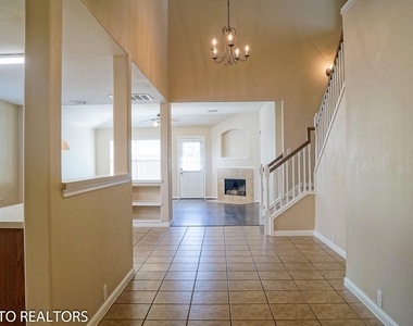 2819 Foster Hill Drive - Photo Thumbnail 4