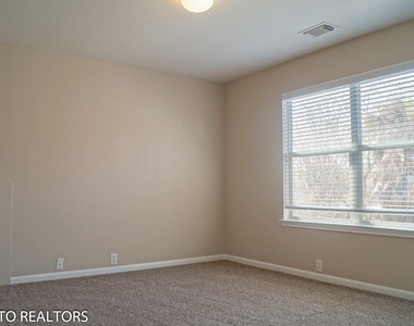 2819 Foster Hill Drive - Photo Thumbnail 20
