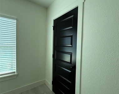 2814 Truxillo Street - Photo Thumbnail 2
