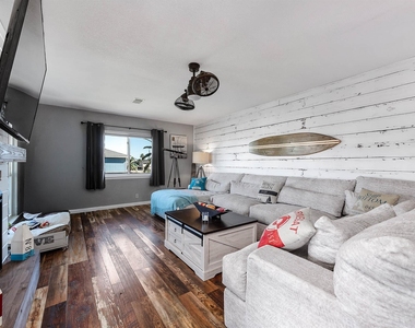 325 Ling Street - Photo Thumbnail 2
