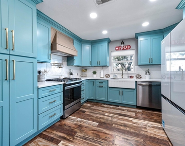 325 Ling Street - Photo Thumbnail 3