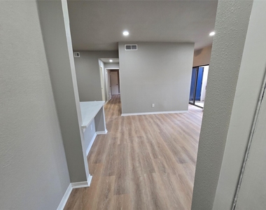1818 Augusta Drive - Photo Thumbnail 7