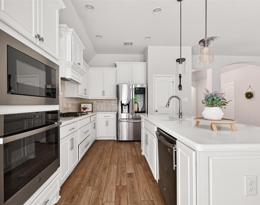 17171 Crimson Crest Drive - Photo Thumbnail 10