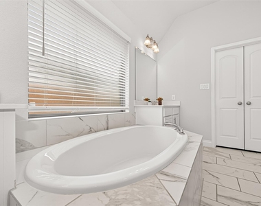 17171 Crimson Crest Drive - Photo Thumbnail 27